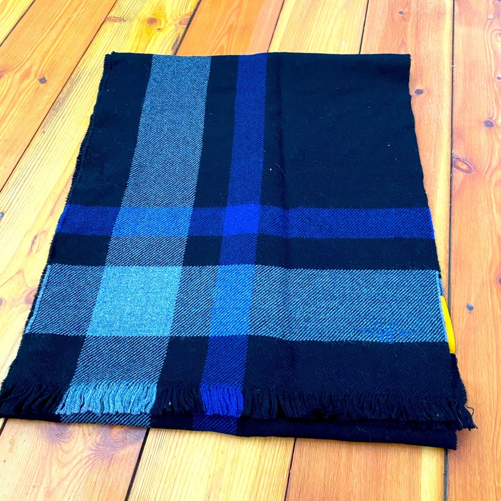 Nordstrom men’s scarf by Hickey Freeman, one size
